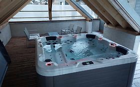 Chalet Du Saut De La Bourrique, Plain-Pied, Spa, Terrain Cloture